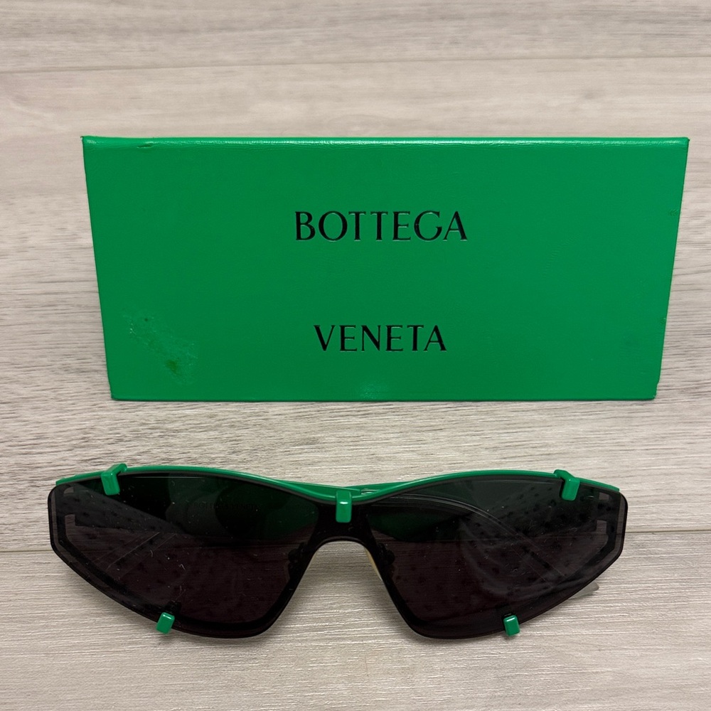 Bottega Veneta Sunglasses Black and Green
